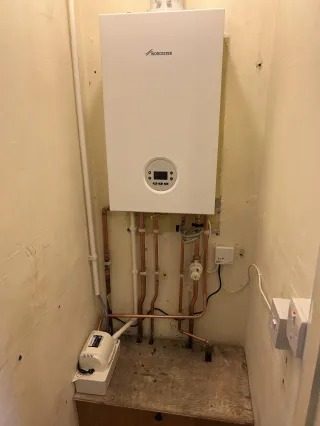 Worcester boiler installed in an alcove in a Liverpool home